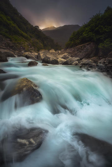 90后小伙坐公交从上海去拉萨